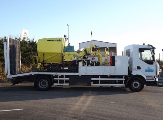 Finisseur et Renault 8T image